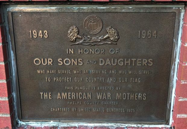 IN HONOR OF OUR SONS AND DAUGHTERS MEMORIAL PLAQUE