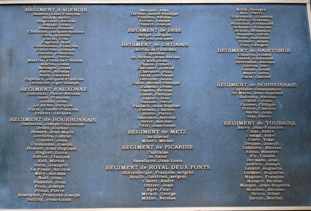 IN ETERNAL GRATITUDE WAR MEMORIAL PLAQUE CLOSE-UP