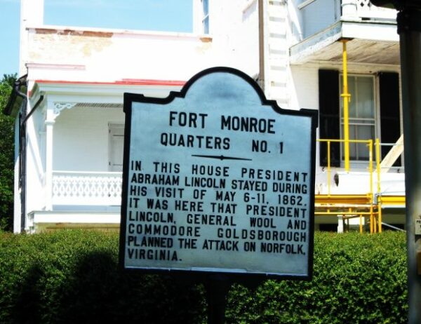 FORT MONROE QUARTERS NO.1 WAR MEMORIAL MARKER