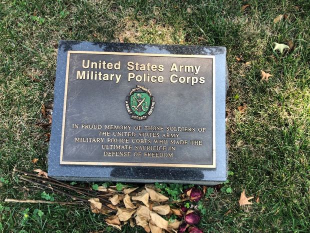 UNITED STATES ARMY MILITARY POLICE CORPS WAR MEMORIAL PLAQUE