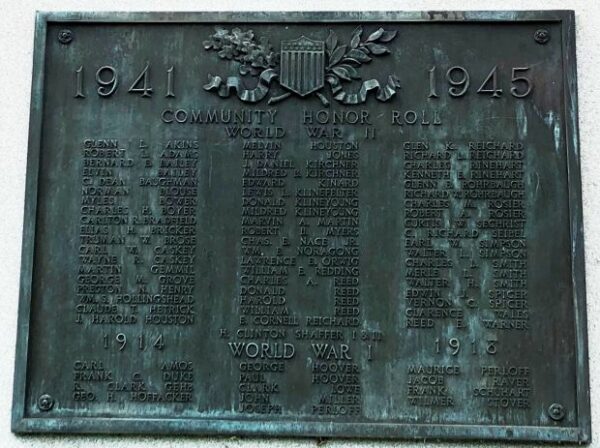 LEST WE FORGET TO REMEMBER WORLD WARS HONOR ROLL MEMORIAL PLAQUE