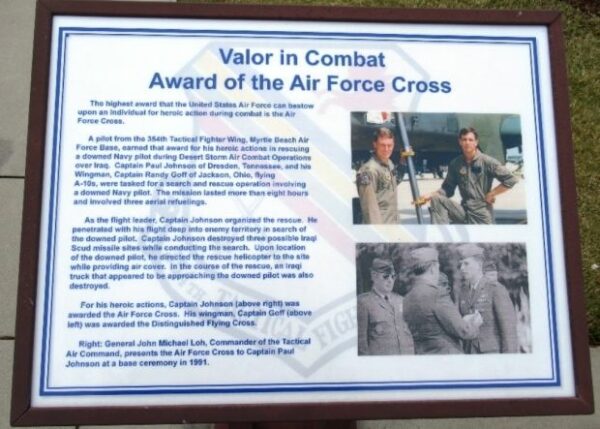 VALOR IN COMBAT MEMORIAL PLAQUE