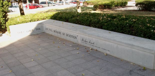 HAMILTON COUNTY (INDIANA) WAR VETERANS MEMORIAL BENCH B