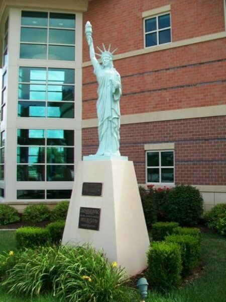 INDEPENDENCE REPLICA OF THE STATUE OF LIBERTY MEMORIAL