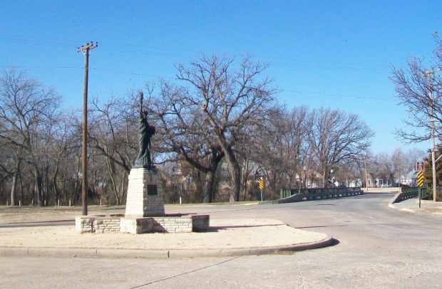 SALINA REPLICA OF THE STATUE OF LIBERTY MEMORIAL