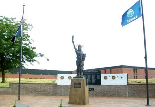 KINGMAN REPLICA OF THE STATUE OF LIBERTY MEMORIAL