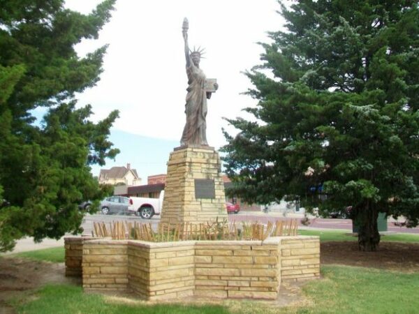HAYS REPLICA OF THE STATUE OF LIBERTY MEMORIAL
