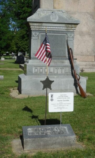 LAST LIVING CIVIL WAR SOLDIER OF WORTH COUNTY MEMORIAL STONE AND PLAQUE
