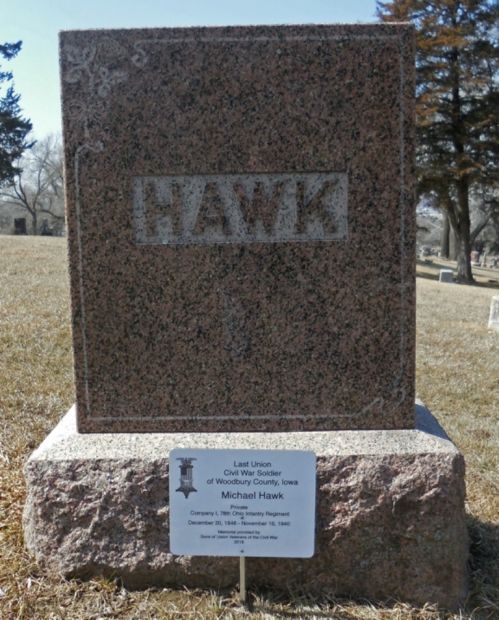 LAST LIVING CIVIL WAR SOLDIER OF WOODBURY COUNTY MEMORIAL STONE AND PLAQUE