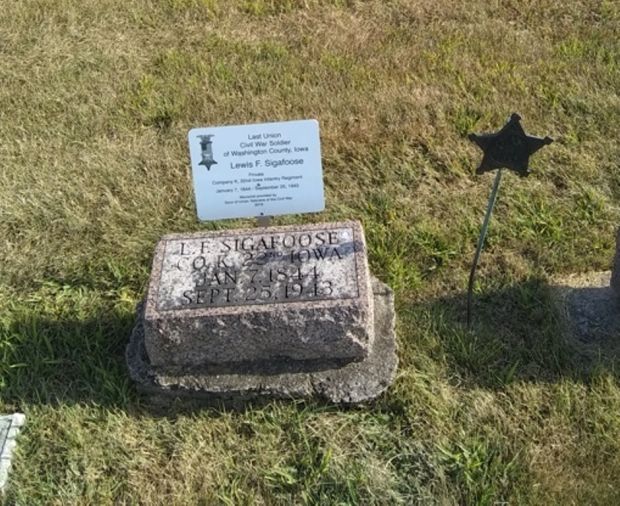LAST LIVING CIVIL WAR SOLDIER OF WASHINGTON COUNTY MEMORIAL STONE AND PLAQUE