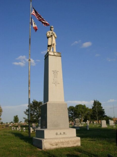 OAKLAWN CEMETERY FALLEN SOLDIERS WAR MEMORIAL
