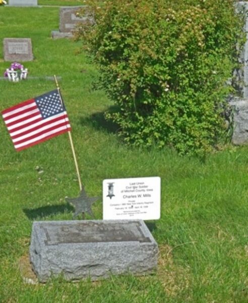 LAST LIVING CIVIL WAR SOLDIER OF MITCHELL COUNTY MEMORIAL STONE AND PLAQUE