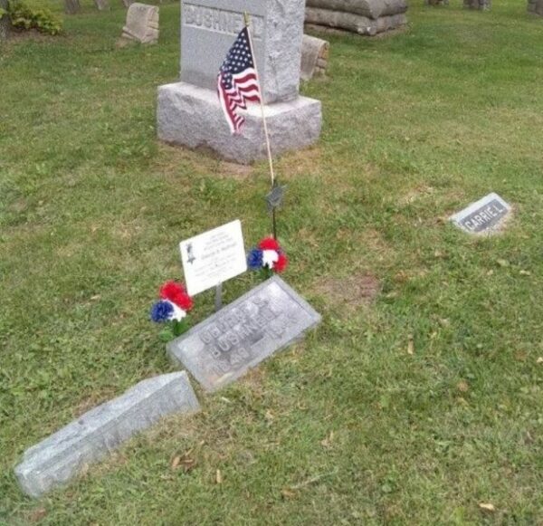 LAST LIVING CIVIL WAR SOLDIER OF LINN COUNTY MEMORIAL STONE AND PLAQUE