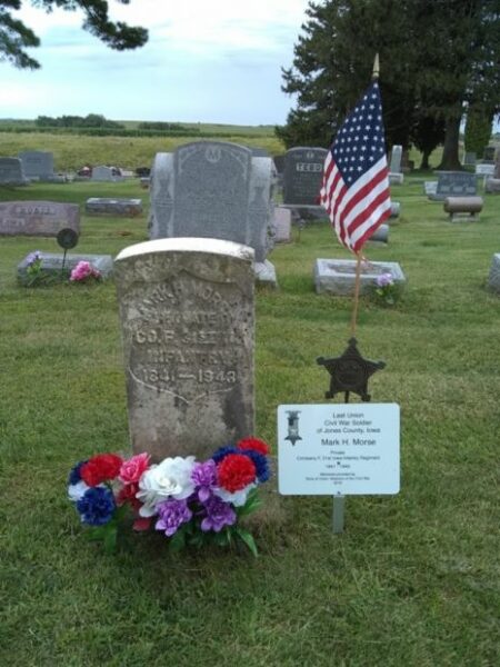 LAST LIVING CIVIL WAR SOLDIER OF JONES COUNTY MEMORIAL STONE AND PLAQUE