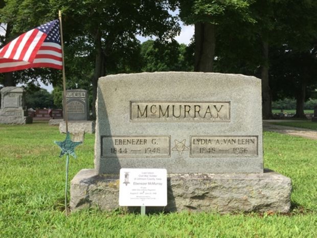LAST LIVING CIVIL WAR SOLDIER OF JOHNSON COUNTY MEMORIAL STONE AND PLAQUE