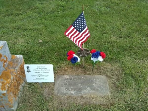 LAST LIVING CIVIL WAR SOLDIER OF JACKSON COUNTY MEMORIAL STONE AND PLAQUE