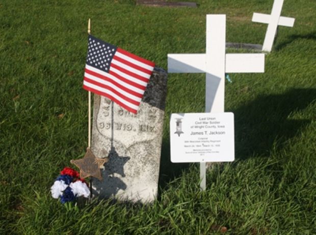 LAST LIVING CIVIL WAR SOLDIER OF WRIGHT COUNTY MEMORIAL STONE AND PLAQUE