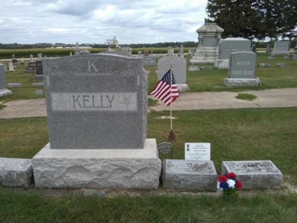LAST LIVING CIVIL WAR SOLDIER OF GRUNDY COUNTY MEMORIAL STONE AND PLAQUE