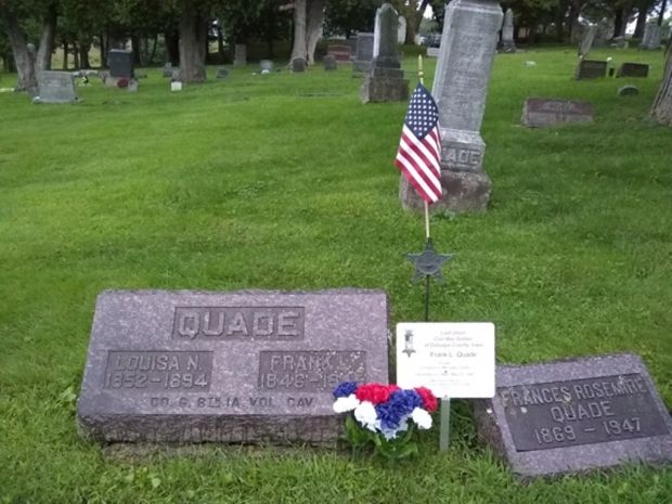 LAST LIVING CIVIL WAR SOLDIER OF DUBUQUE COUNTY MEMORIAL STONE AND PLAQUE