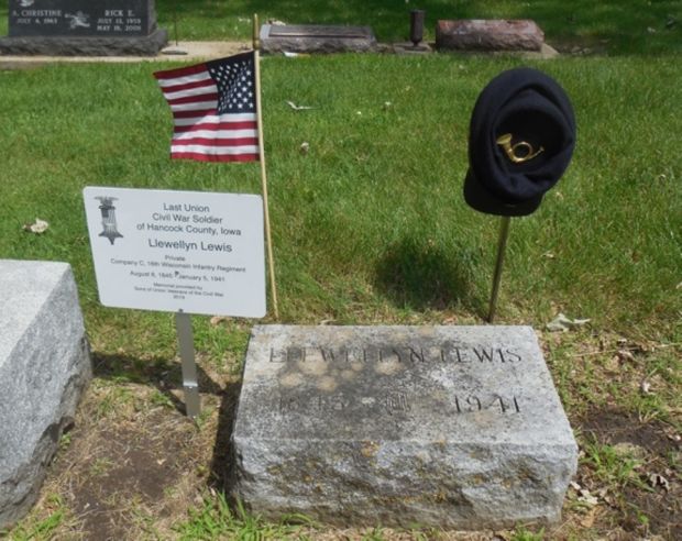 LAST LIVING CIVIL WAR SOLDIER OF HANCOCK COUNTY MEMORIAL STONE AND PLAQUE