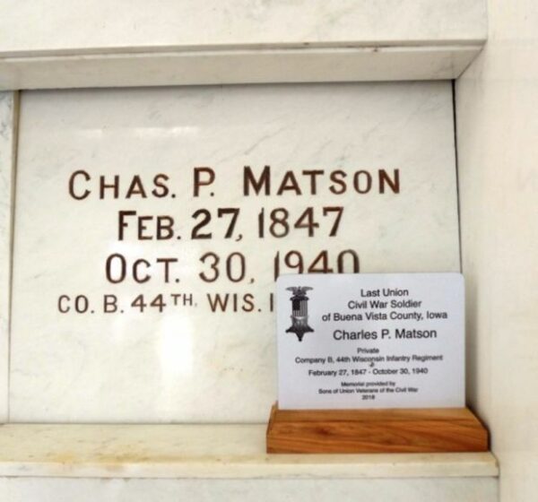 LAST LIVING CIVIL WAR SOLDIER OF BUENA VISTA COUNTY MEMORIAL STONE AND PLAQUE