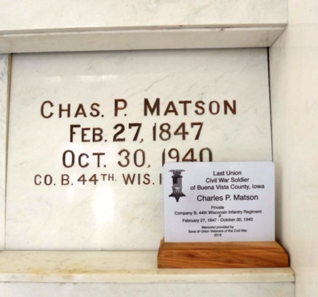 LAST LIVING CIVIL WAR SOLDIER OF BUENA VISTA COUNTY MEMORIAL STONE AND PLAQUE