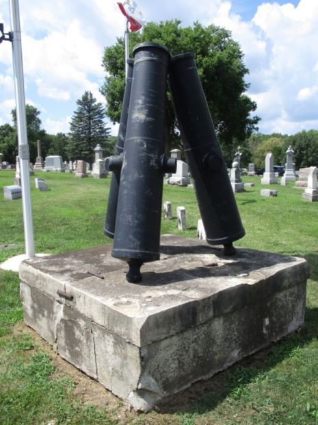 ELMWOOD CEMETERY CIVIL WAR MEMORIAL  CANNONS