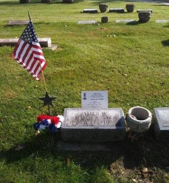LAST LIVING CIVIL WAR SAILOR OF TAMA COUNTY MEMORIAL STONE AND PLAQUE
