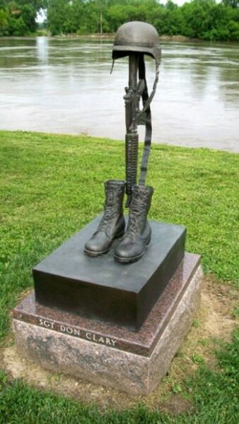 SGT DON CLARY MEMORIAL BATTLEFIELD CROSS