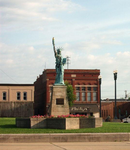 INDIANA REPLICA OF THE STATUE OF LIBERTY MEMORIAL