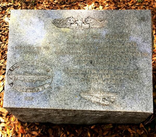 LEST WE FORGET SUBMARINE SERVICE MEMORIAL