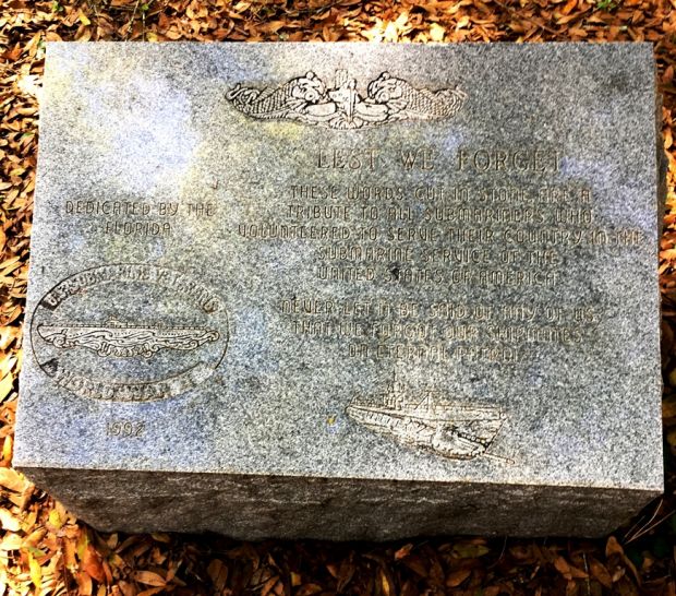 LEST WE FORGET SUBMARINE SERVICE MEMORIAL