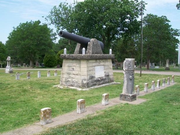 LEW GOVE POST CIVIL WAR MEMORIAL CANNON