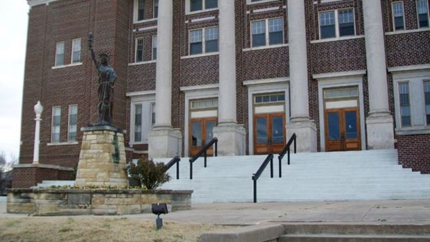 INDEPENDENCE, KS REPLICA OF THE STATUE OF LIBERTY MEMORIAL