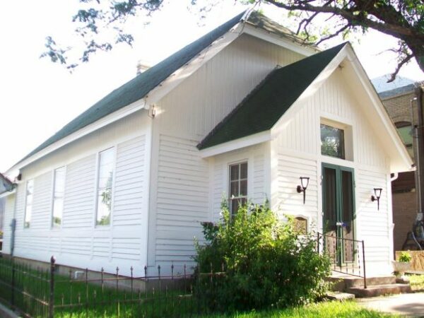 FIRST FREE PUBLIC LIBRARY MEMORIAL BUILDING