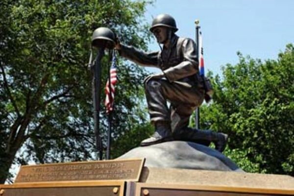 KANSAS KOREAN WAR MEMORIAL STATUE