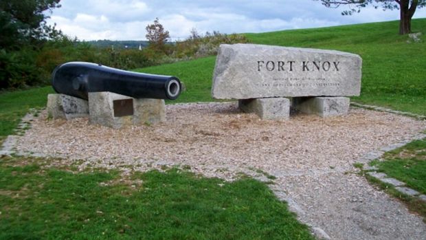 WHITCOMB-BAKER POST 4633 V.F.W. VETERANS MEMORIAL CANNON