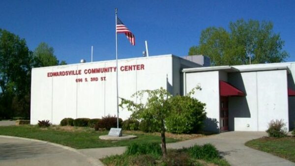 EDWARDSVILLE VETERANS MEMORIAL FLAGPOLE