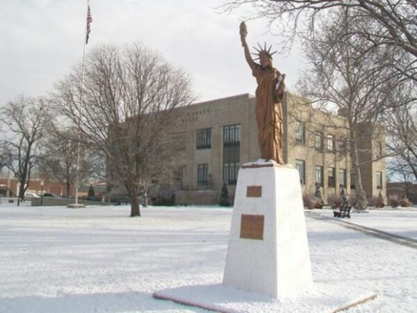 WASHINGTON, KS REPLICA OF THE STATUE OF LIBERTY MEMORIAL