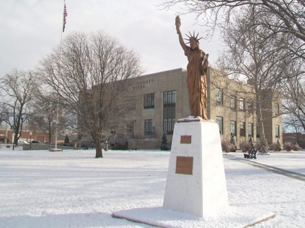 WASHINGTON, KS REPLICA OF THE STATUE OF LIBERTY MEMORIAL