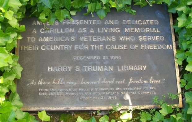 TRUMAN LIBRARY VETERANS MEMORIAL CARILLON PLAQUE
