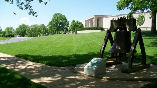 INDEPENDENCE LIBERTY BELL REPLICA MEMORIAL