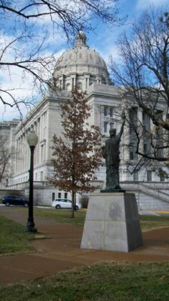 JEFFERSON CITY REPLICA OF THE STATUE OF LIBERTY MEMORIAL