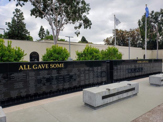 UPLAND VETERANS’ PLAZA REFLECTION WALL