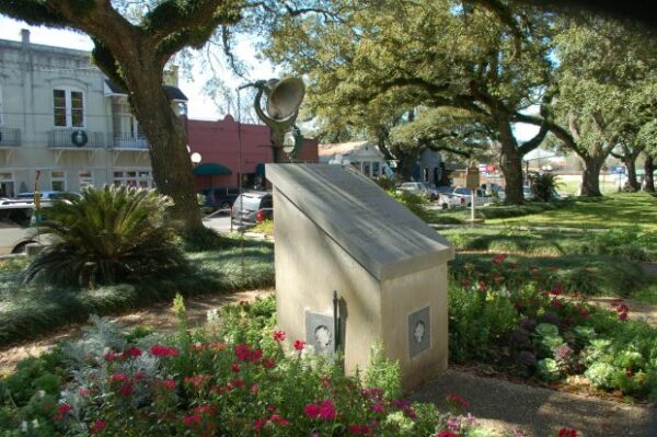 ST. LANDRY PARISH LET FREEDOM RING WAR MEMORIAL
