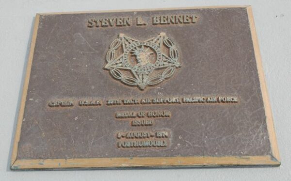 STEVEN L. BENNETT MEDAL OF HONOR WAR MEMORIAL PLAQUE
