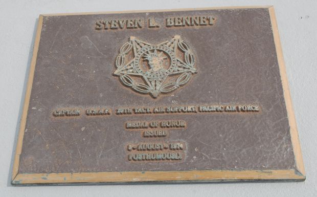 STEVEN L. BENNETT MEDAL OF HONOR WAR MEMORIAL PLAQUE