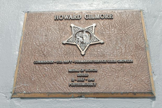 HOWARD GILMORE MEDAL OF HONOR WAR MEMORIAL PLAQUE