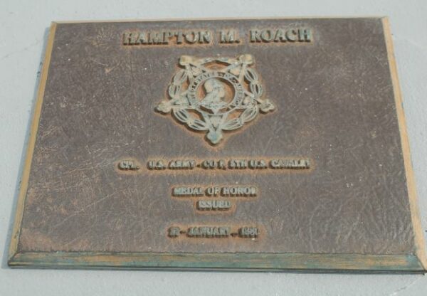 HAMPTON M. ROACH MEDAL OF HONOR WAR MEMORIAL PLAQUE