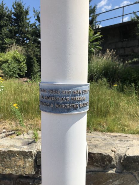 TO HONOR THOSE WHO PROTECT OUR FREEDOM FLAGPOLE MEMORIAL PLAQUE